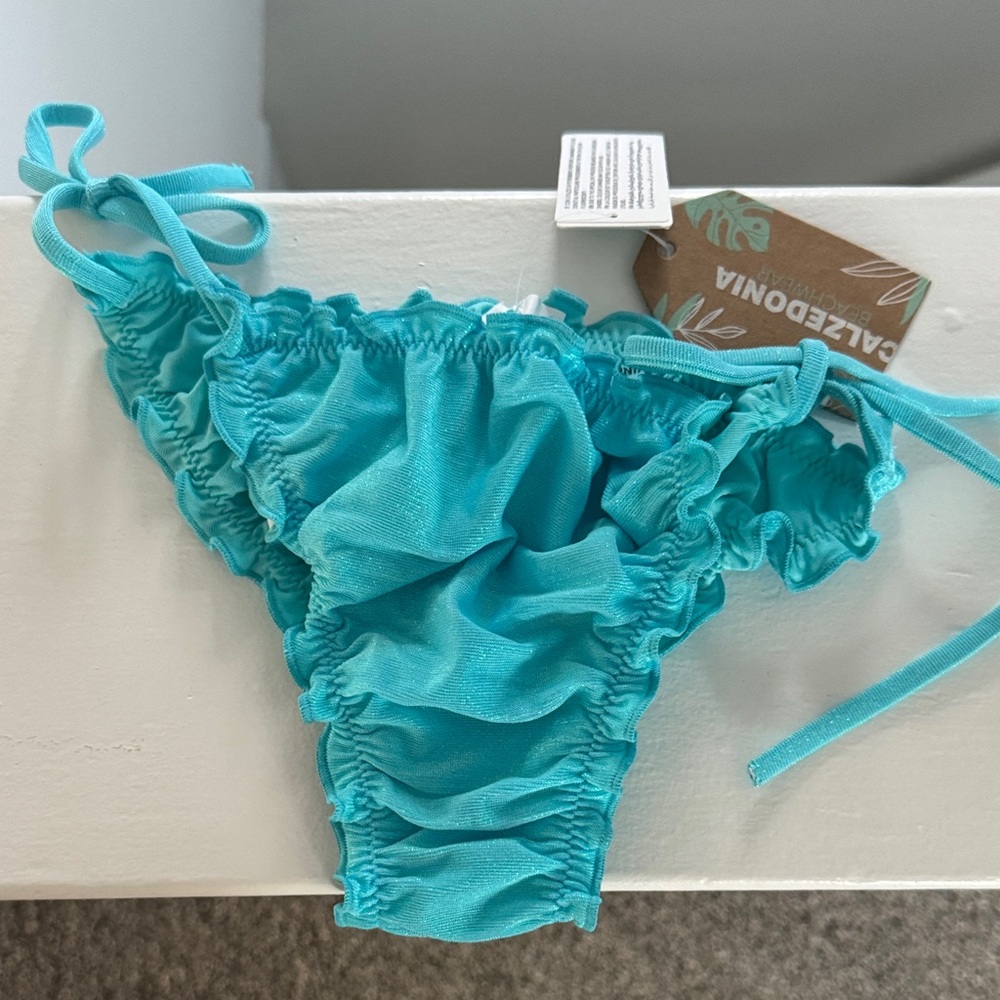 NWT Calzedonia Aqua Ruched String Cheeky Bikini Bottom